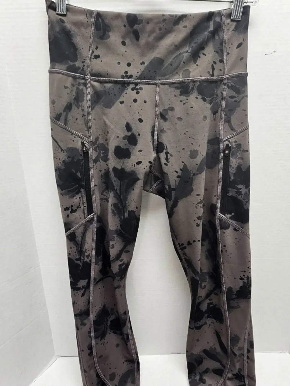 Womens Athleta Gray Black Floral Camouflage Zipper Pockets Rainier Reflective S